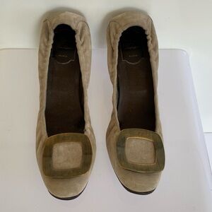 Roger Vivier Tan Suede Kitten Heels